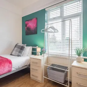 Private 6 With Kitchenette By Cb No Minimum Apartment Cambridge (Cambridgeshire)