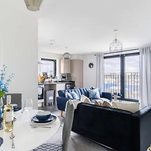 Apartment Modern With Free Parking Near Heathrow