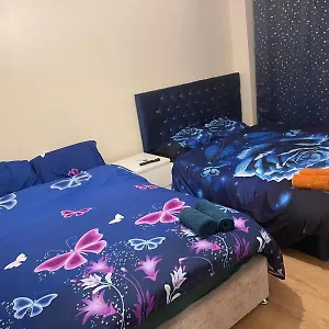  Homestay Airport, Excel & 02 Arena Proximity House
