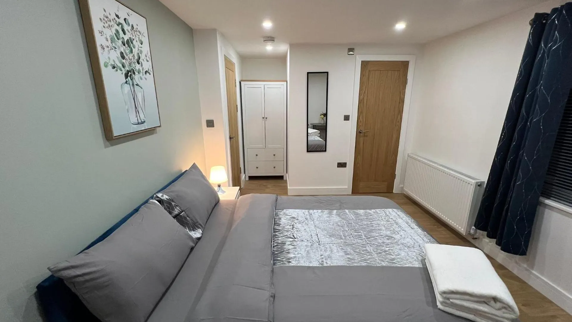 Modern Suite 1 Feltham United Kingdom