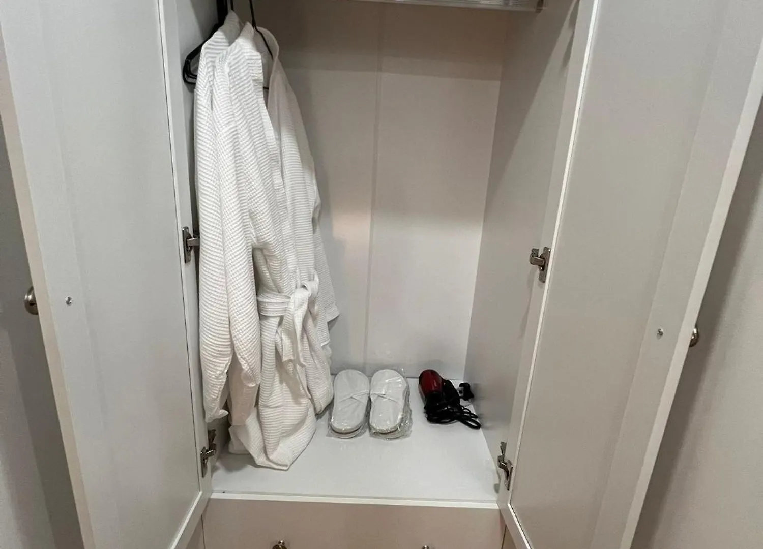 Modern Suite 1 Feltham